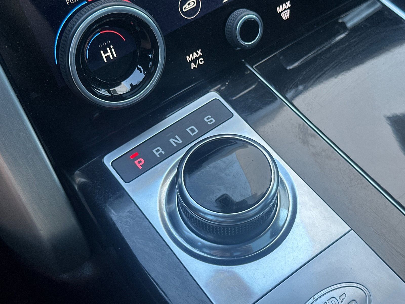 Used 2020 Land Rover Range Rover HSE image 24