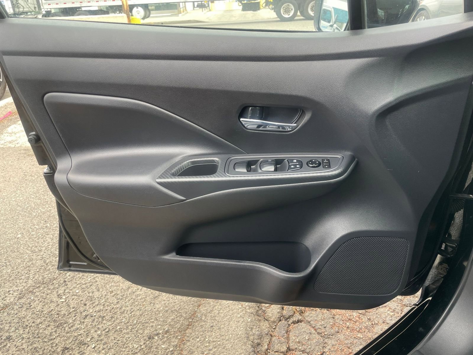 Used 2025 Nissan Versa SV image 18