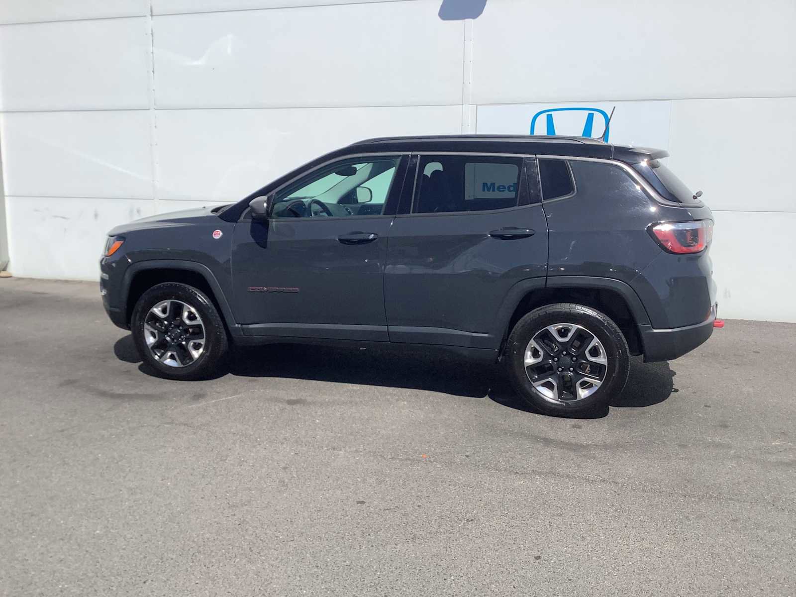 Used 2018 Jeep Compass Trailhawk w/ Cold Weather Group AWD/4WD image 2