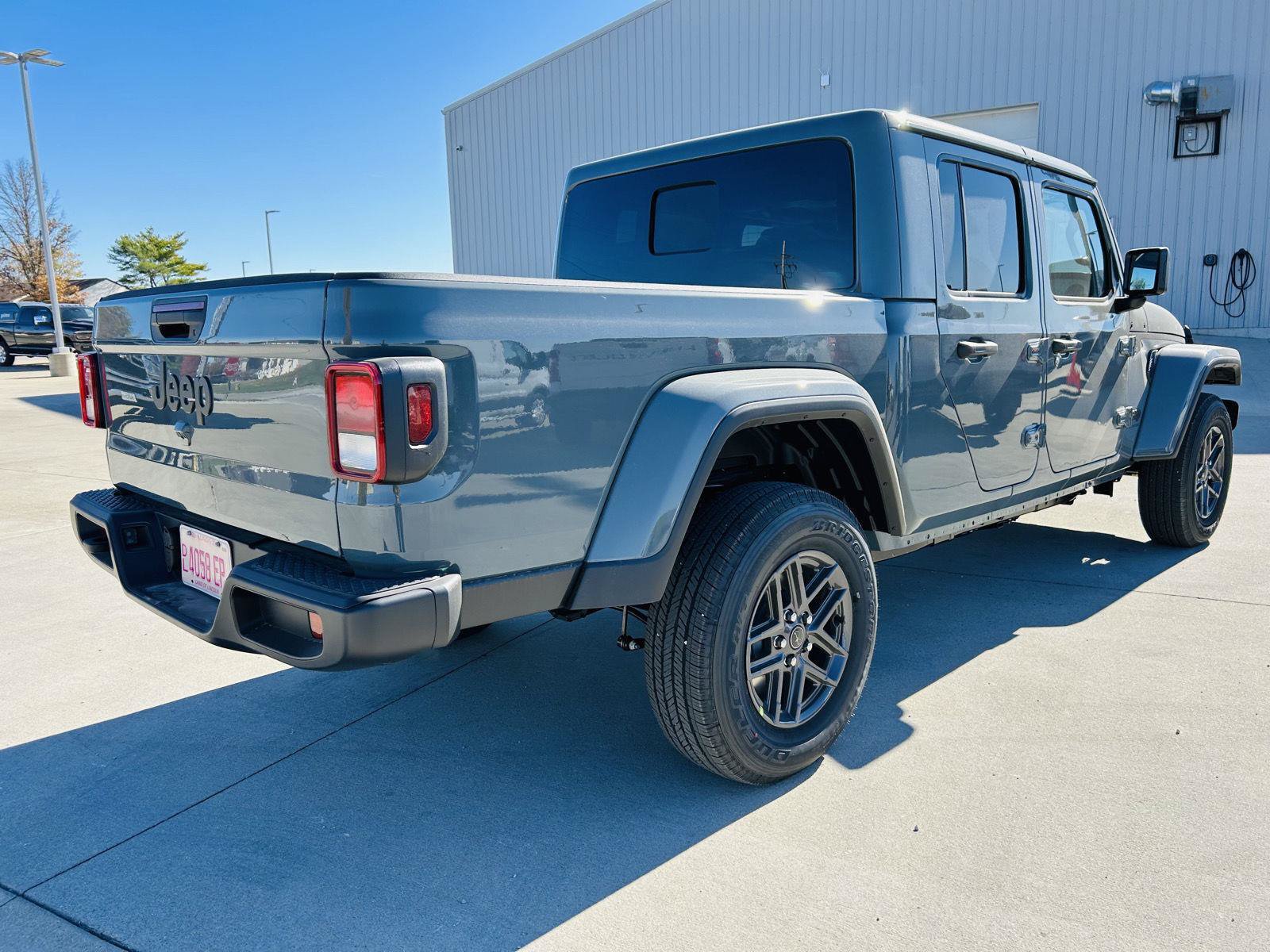 New 2026 Jeep Gladiator Sport AWD/4WD image 36
