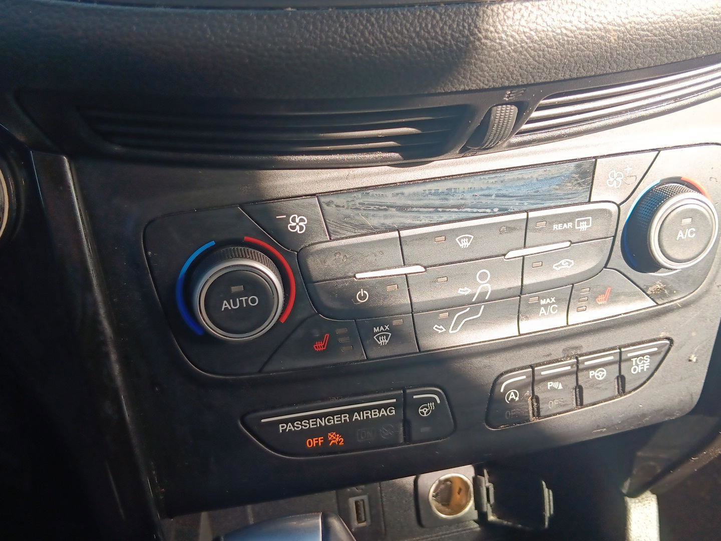 Used 2019 Ford Escape Titanium image 19