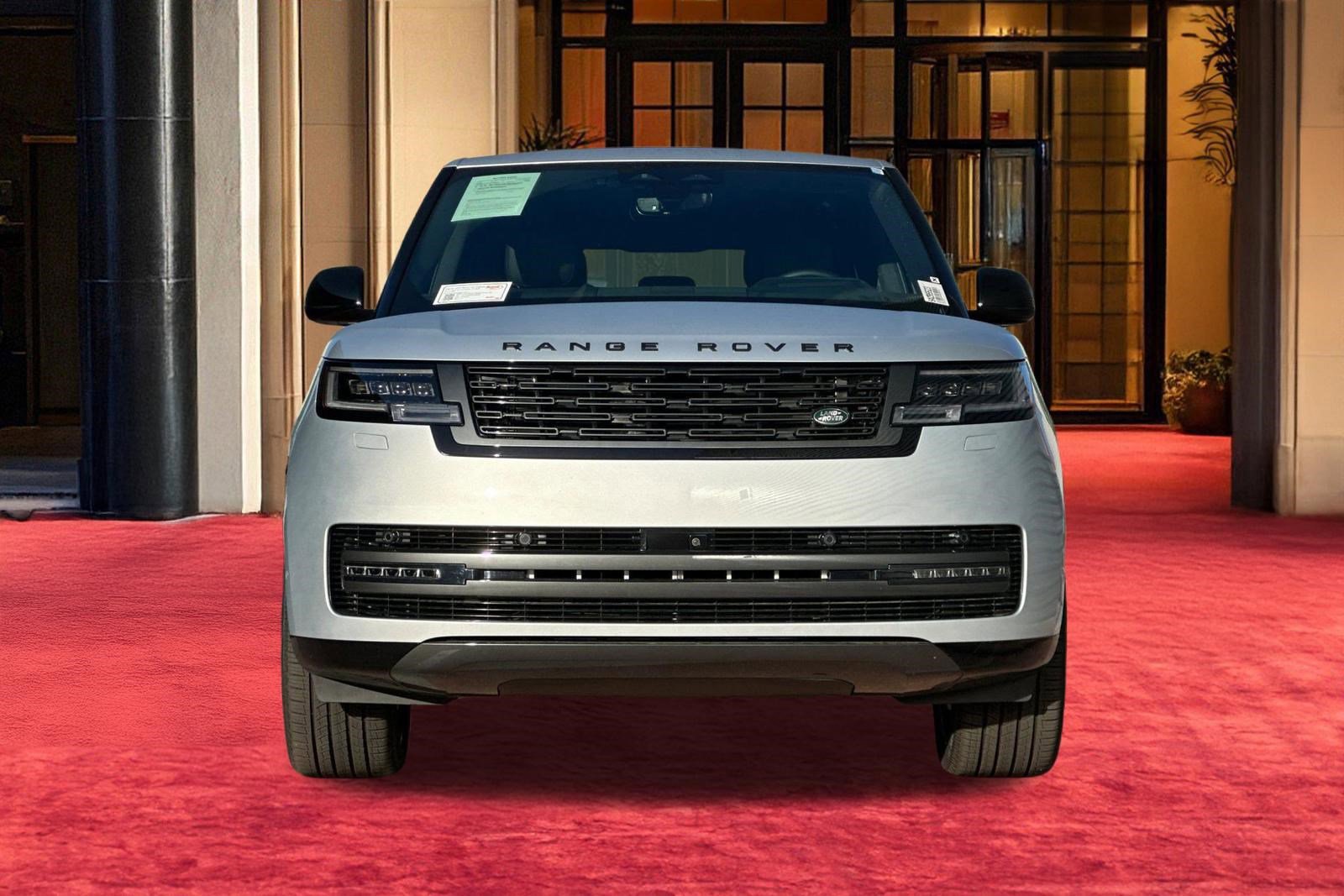 Used 2025 Land Rover Range Rover SE AWD/4WD image 5