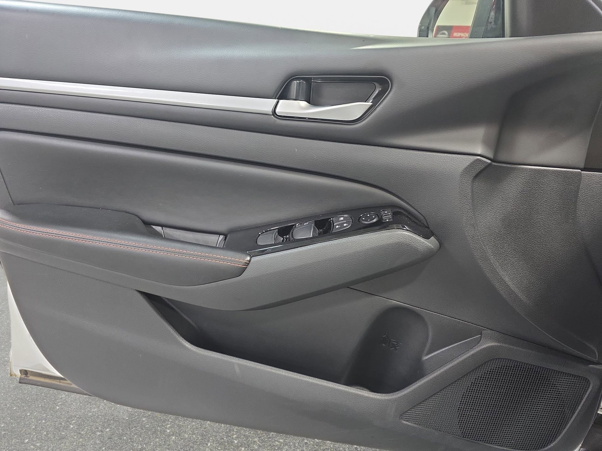 Used 2024 Nissan Altima 2.5 SR image 25