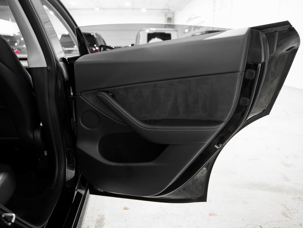 Used 2024 Tesla Model Y Long Range AWD/4WD image 34