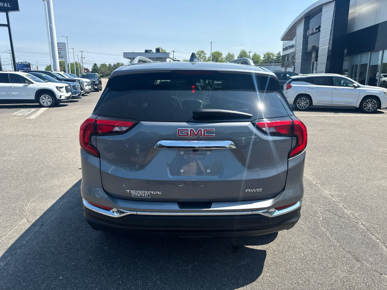 Certified 2021 GMC Terrain SLT w/ Infotainment Package II AWD/4WD image 4