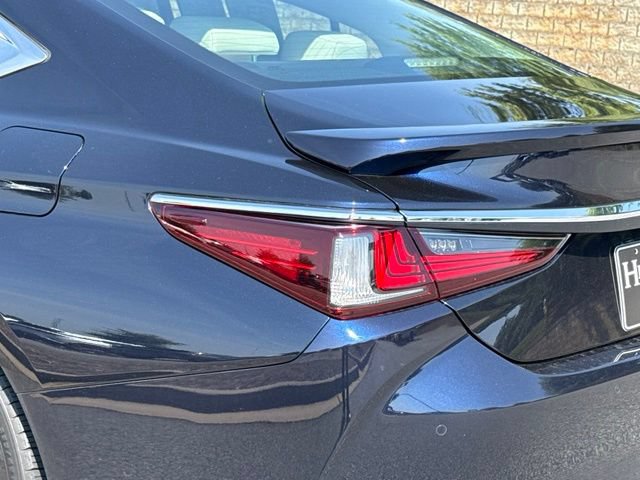 Used 2025 Lexus ES 300h w/ Premium Package FWD image 18