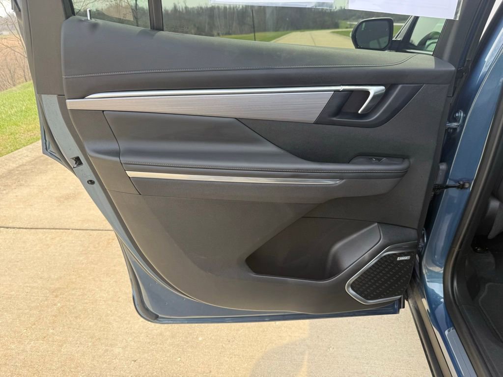 Used 2025 Buick Enclave Preferred w/ LPO, All-Weather Package image 12