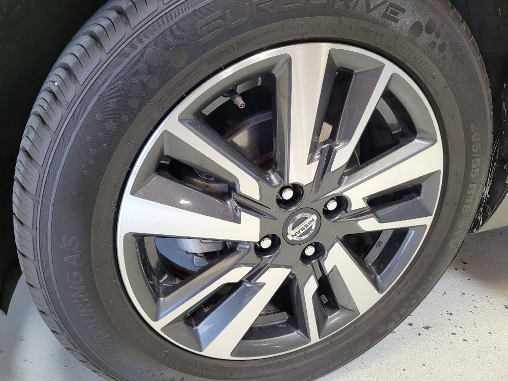 Used 2021 Nissan Versa SV FWD image 31