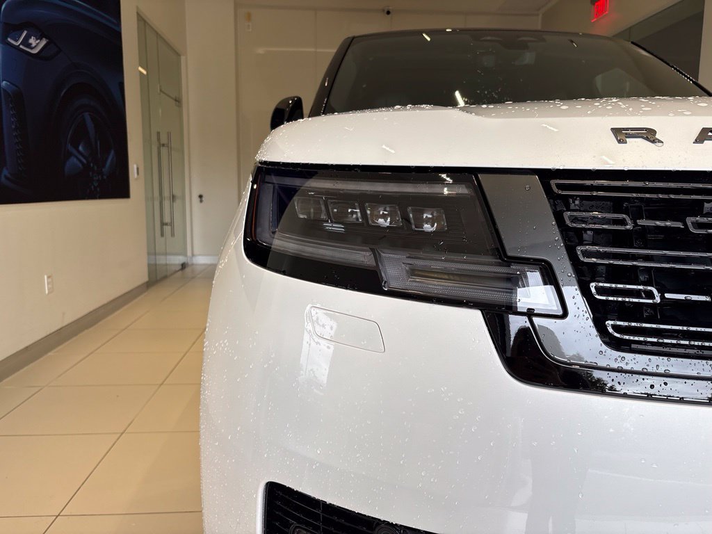 New 2026 Land Rover Range Rover Long Wheelbase SE AWD/4WD image 8