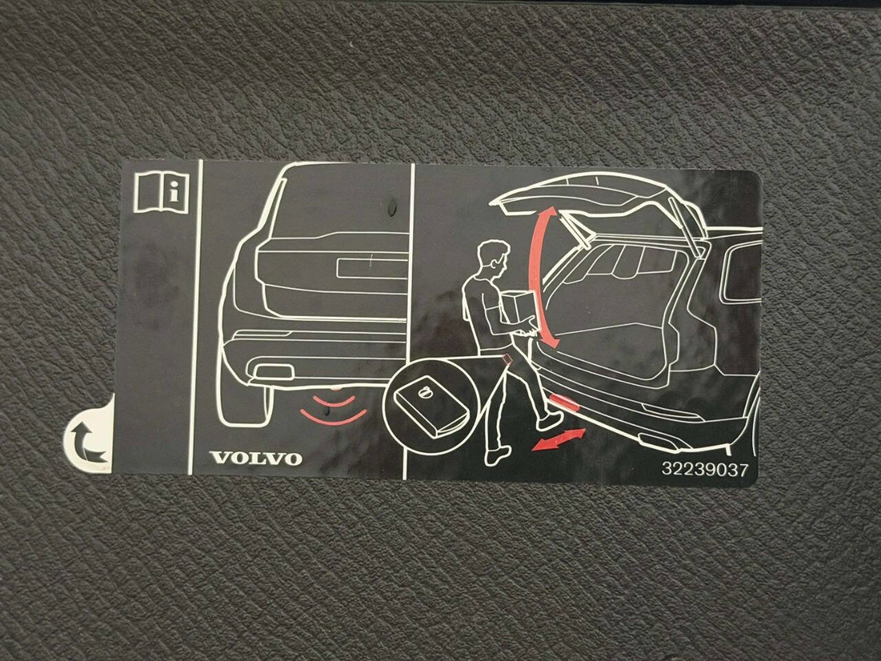 Used 2019 Volvo XC90 T6 R-Design w/ Protection Package Premier image 12