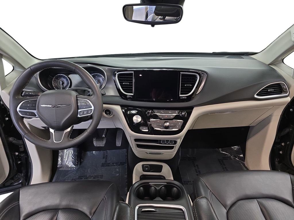 Certified 2023 Chrysler Pacifica Touring-L FWD image 9