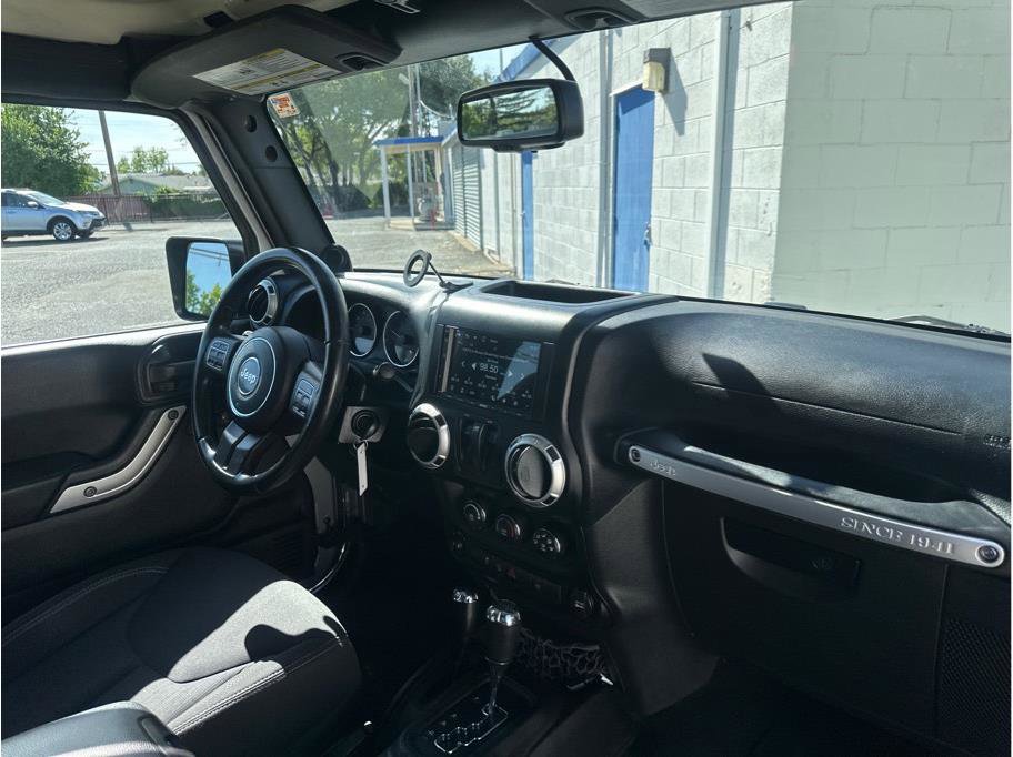 Used 2013 Jeep Wrangler Rubicon w/ PWR Convenience Group AWD/4WD image 21