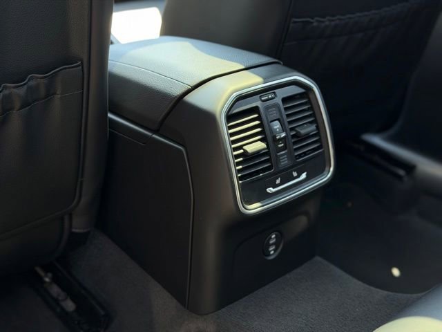 Used 2025 Porsche Macan AWD/4WD image 52