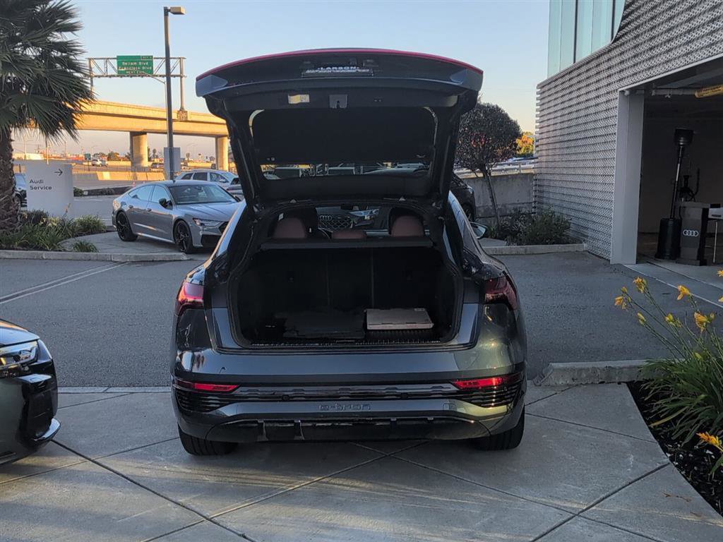 Used 2024 Audi Q8 e-tron Premium Plus image 16