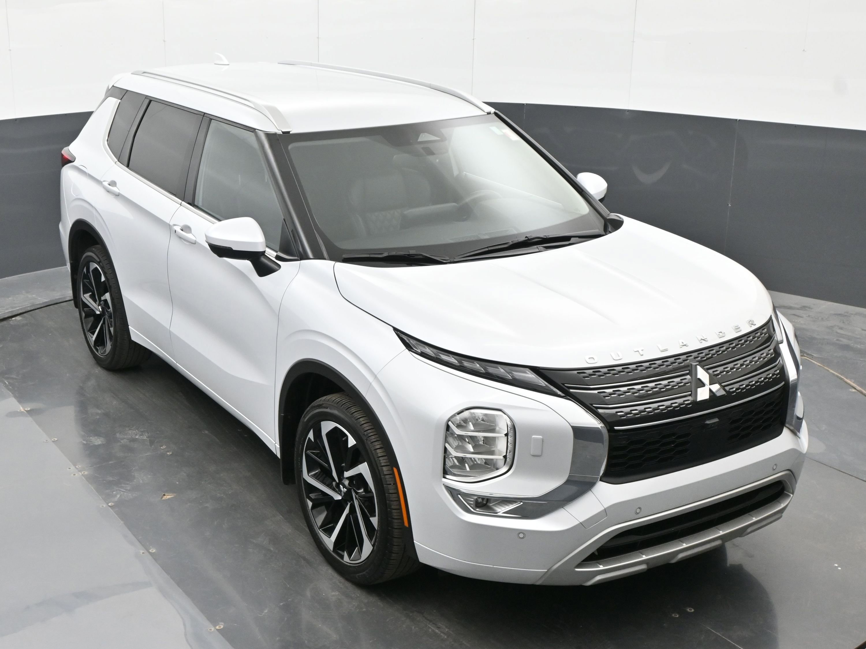 Used 2024 Mitsubishi Outlander SEL AWD/4WD image 33