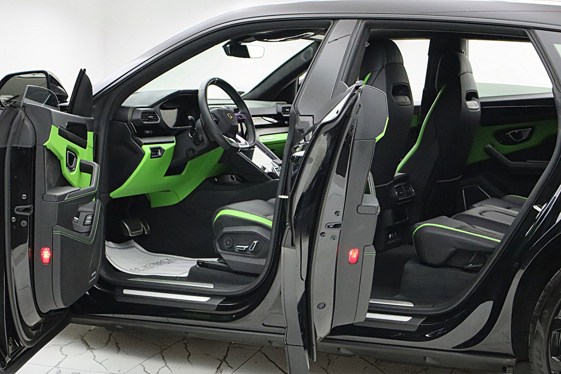 Used 2024 Lamborghini Urus S image 5