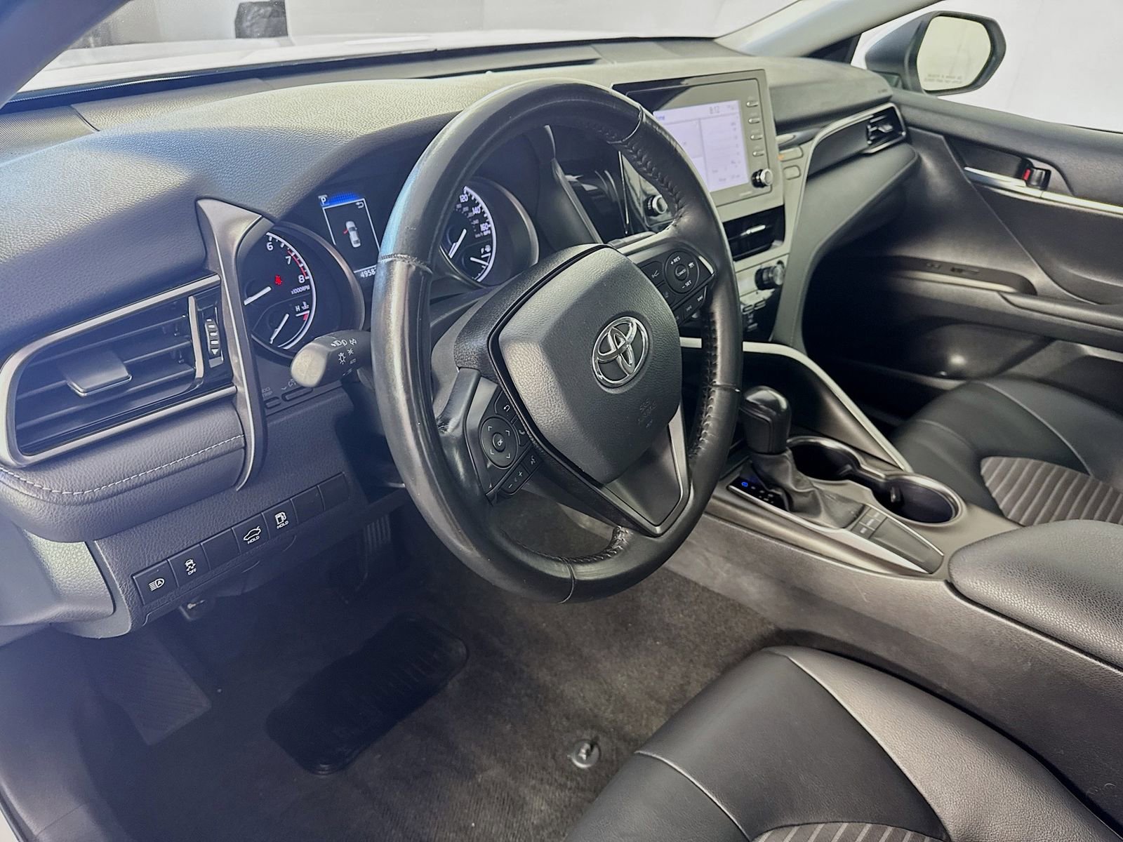 Used 2024 Toyota Camry SE FWD image 6