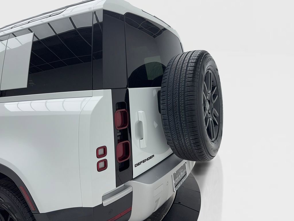 Used 2025 Land Rover Defender 110 S image 9