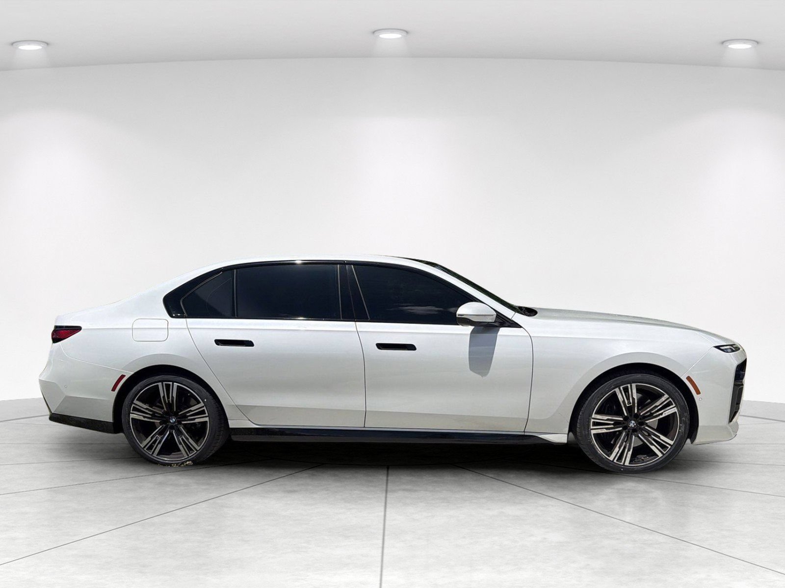 Used 2023 BMW 740i RWD image 3