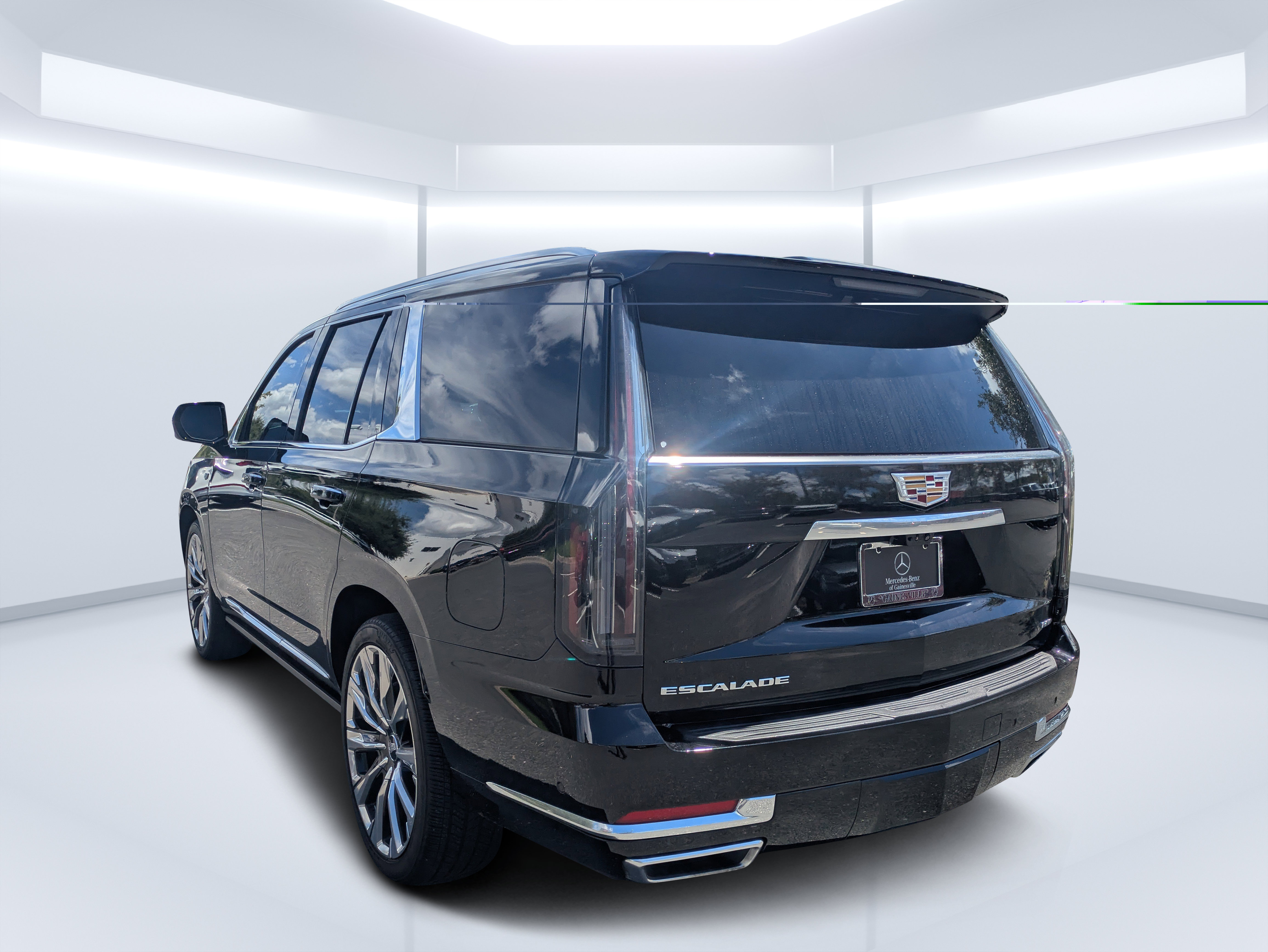 Used 2025 Cadillac Escalade Premium Luxury w/ Touring Package AWD/4WD image 5