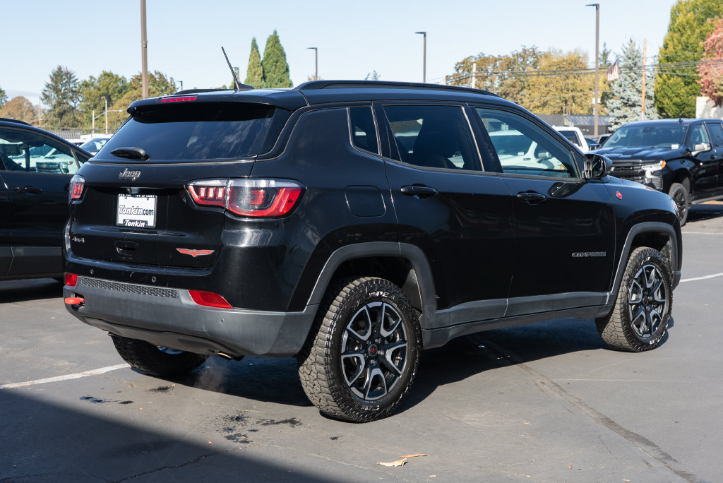 Used 2025 Jeep Compass Trailhawk AWD/4WD image 6