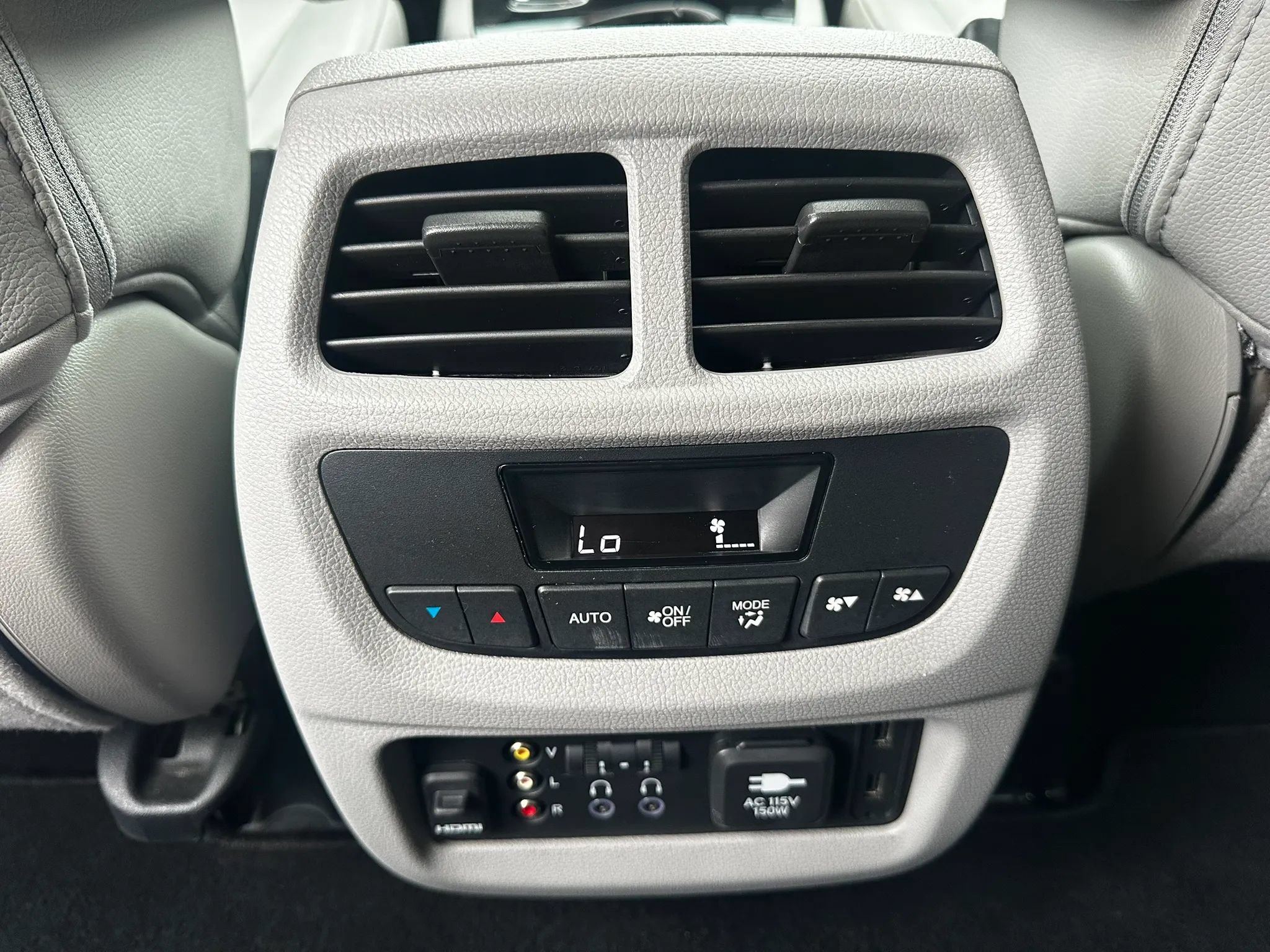 Used 2018 Honda Pilot Touring image 38
