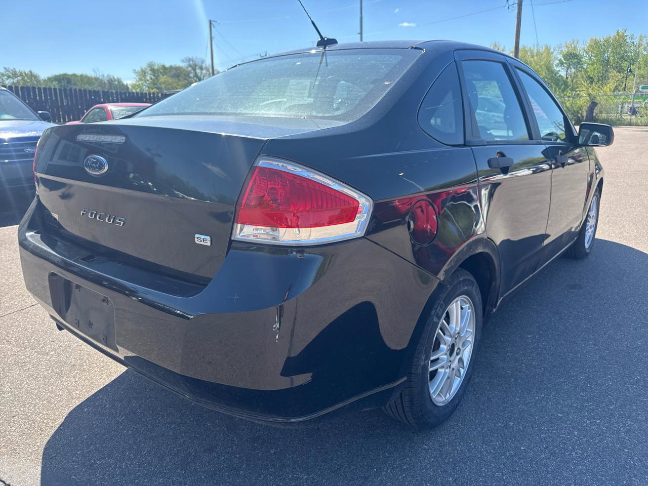 Used 2010 Ford Focus SE FWD image 7