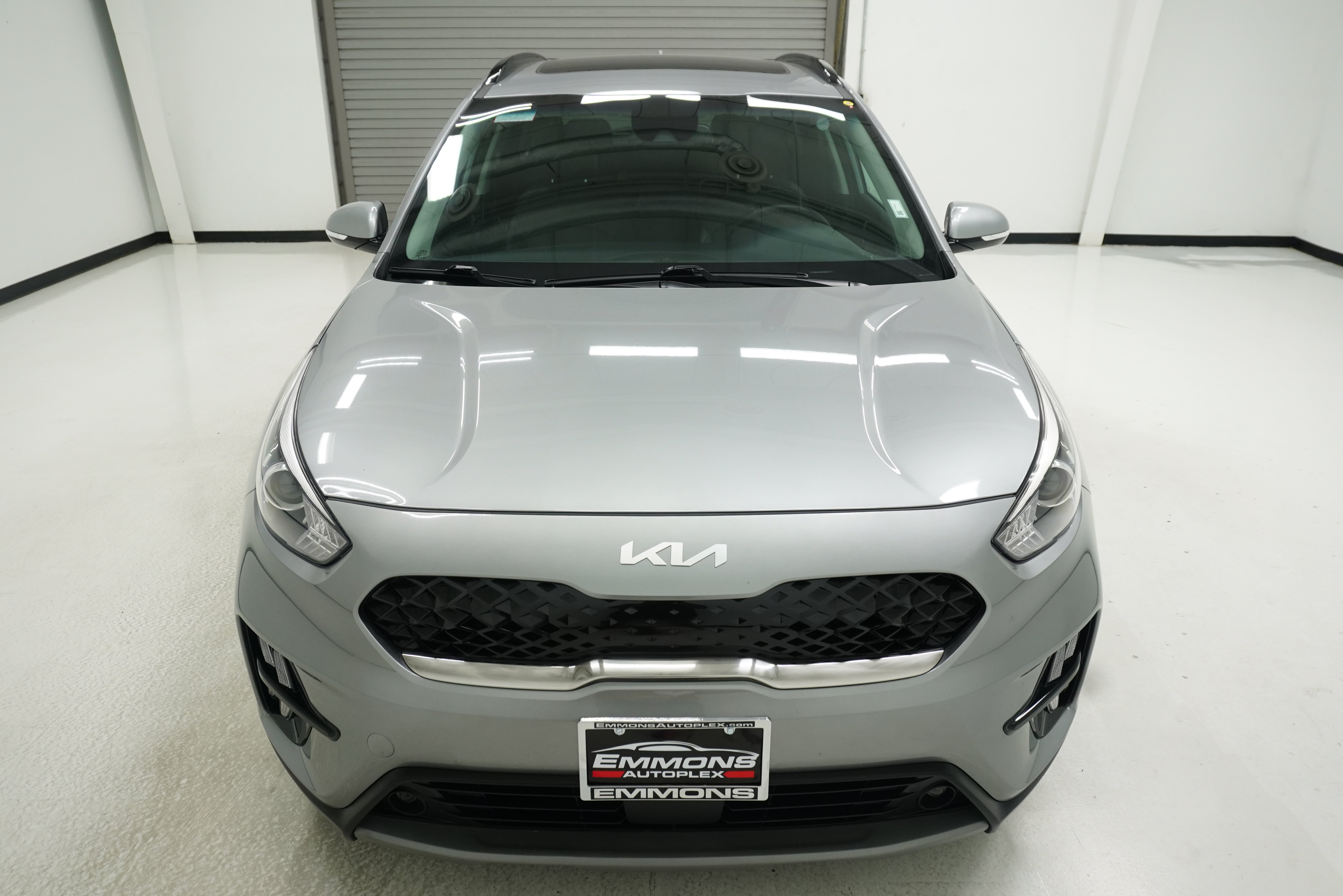 Used 2022 Kia Niro Touring Special Edition FWD image 2