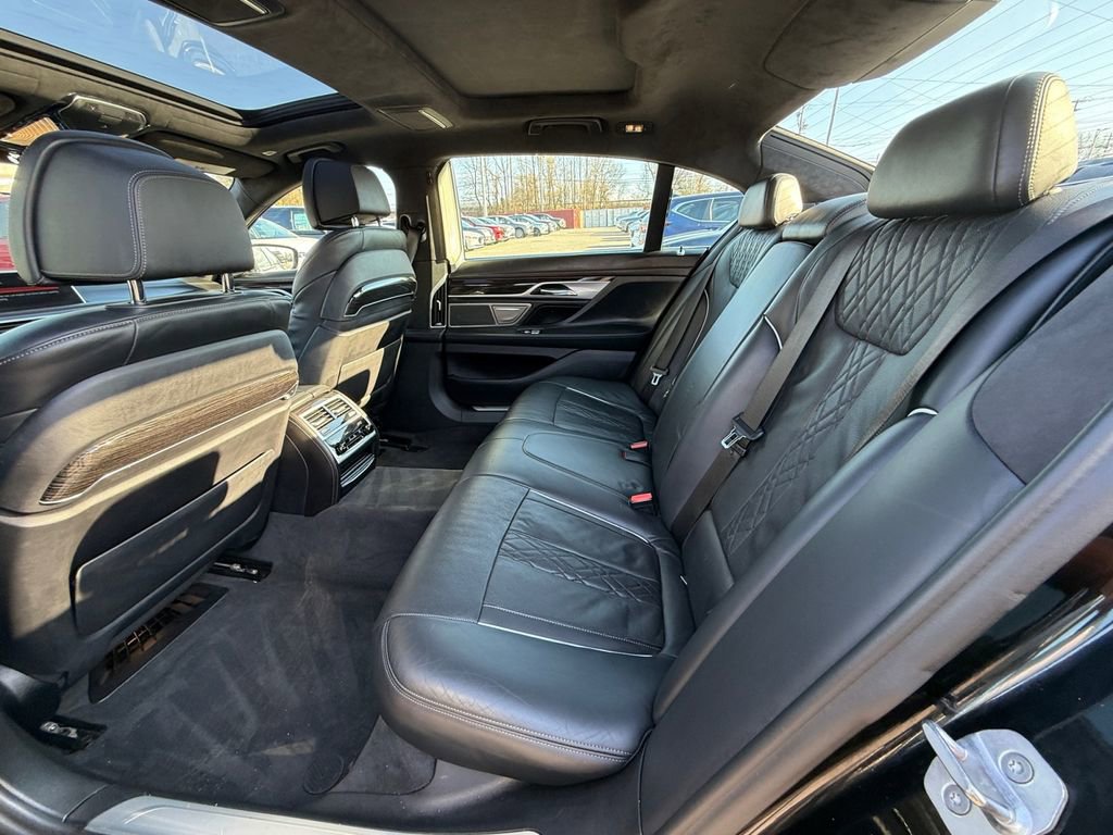 Used 2018 BMW 750i xDrive image 24