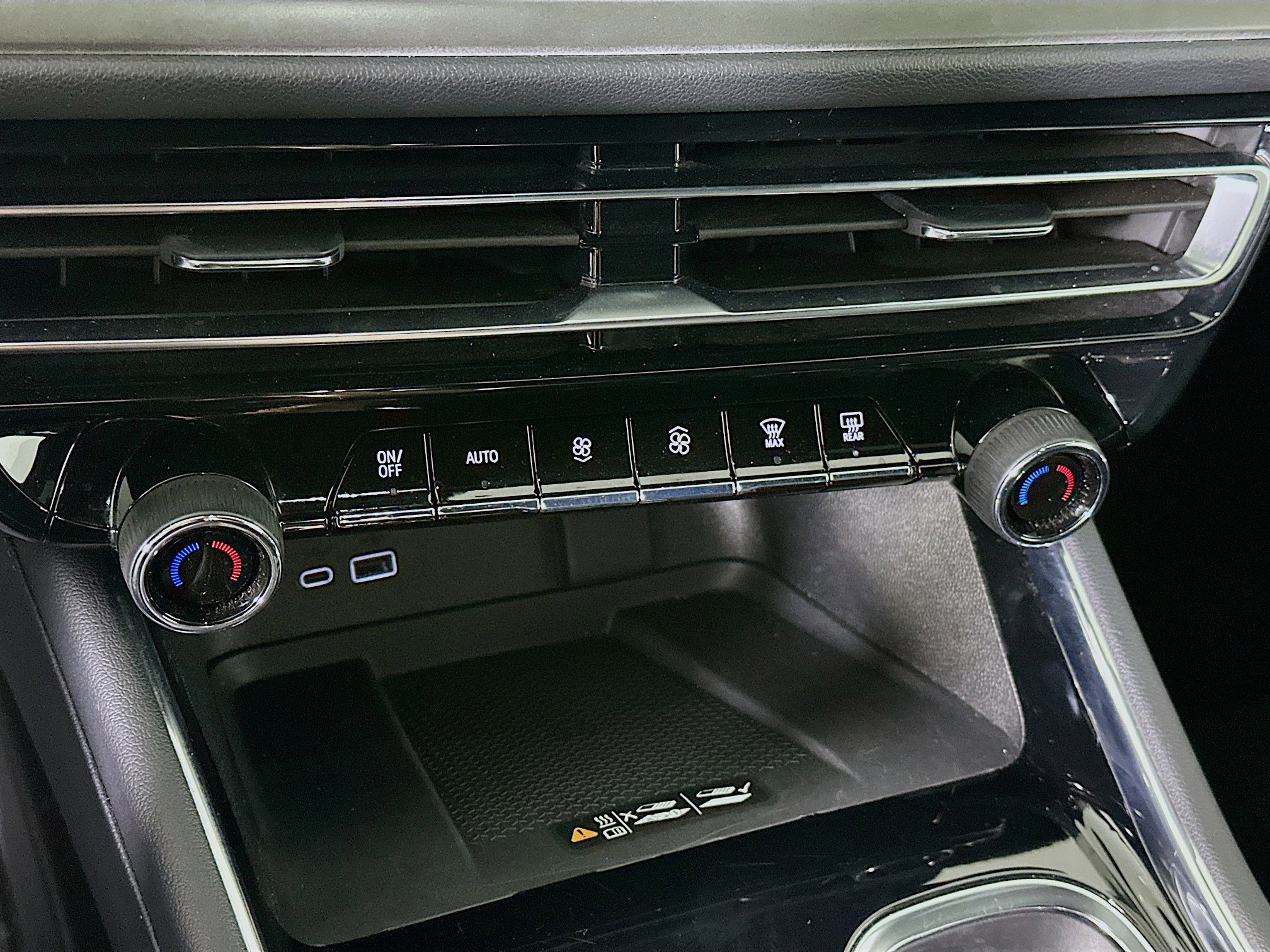 Used 2025 Chevrolet Traverse LT image 24