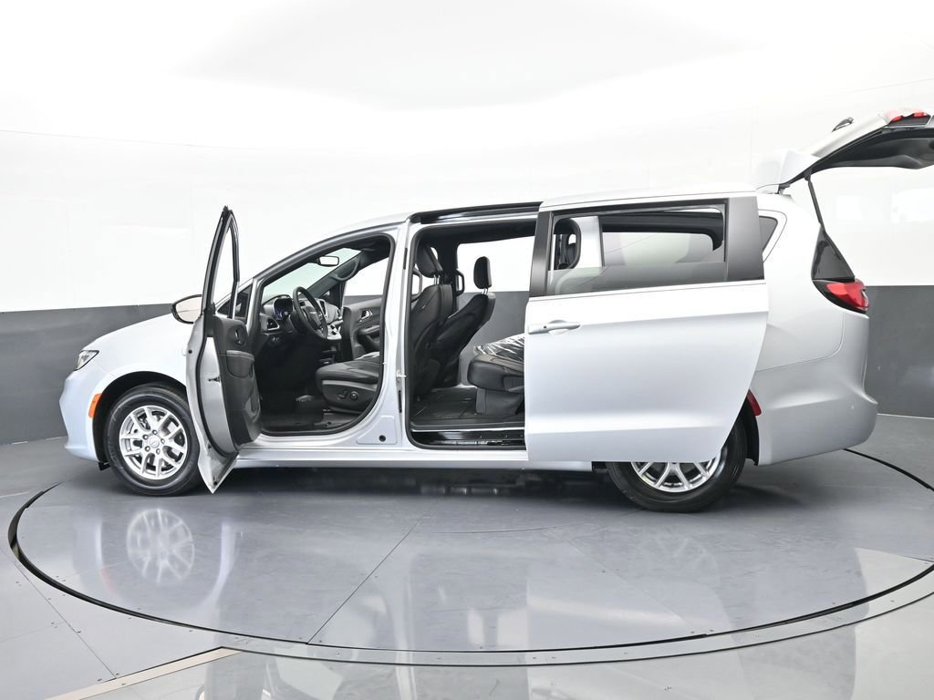 New 2026 Chrysler Pacifica Select image 71