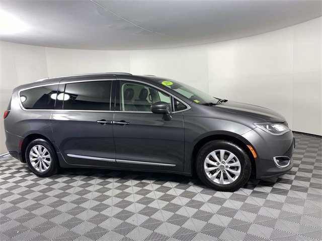 Used 2018 Chrysler Pacifica Touring-L image 10
