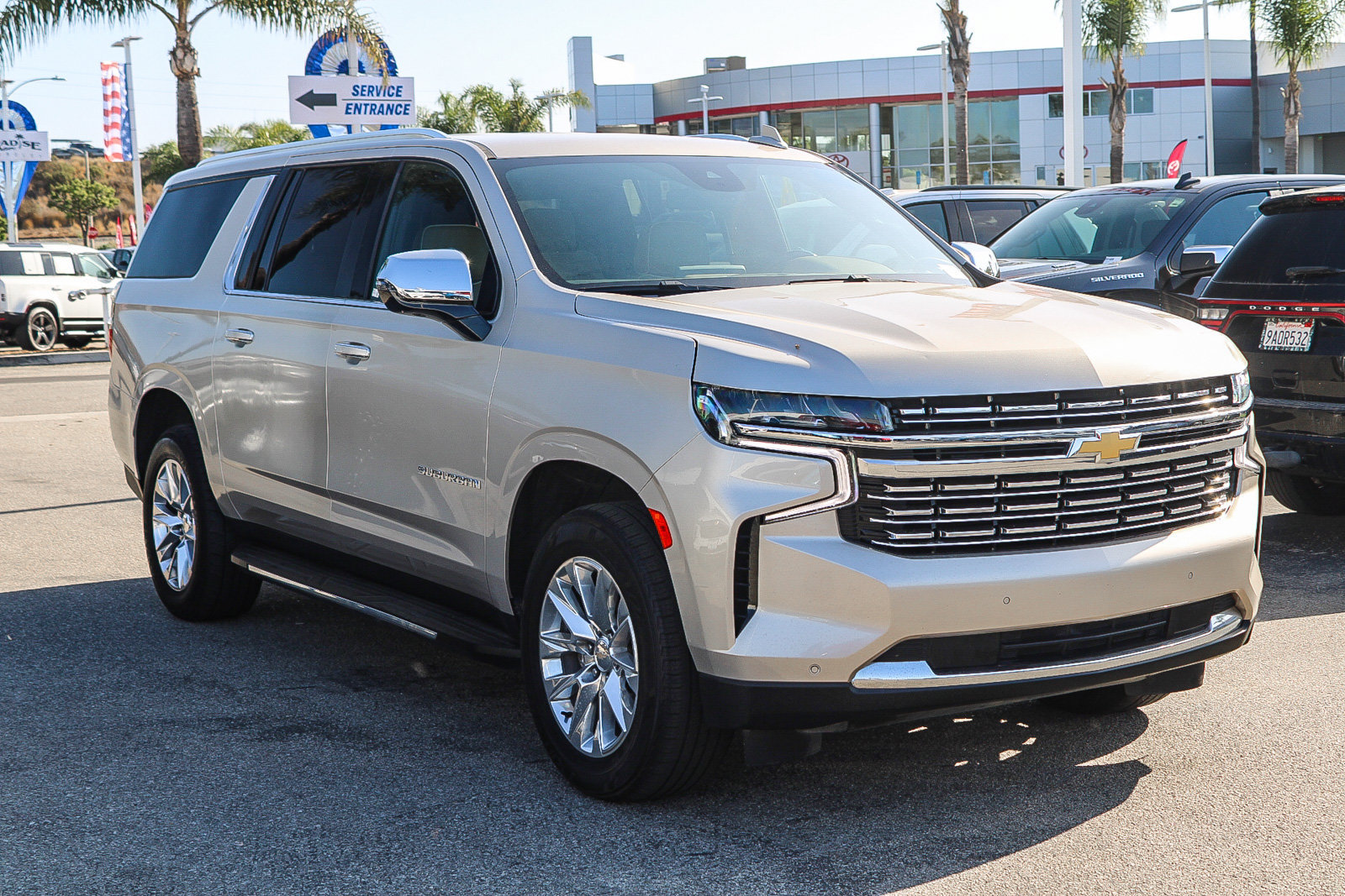 Used 2024 Chevrolet Suburban Premier RWD image 3