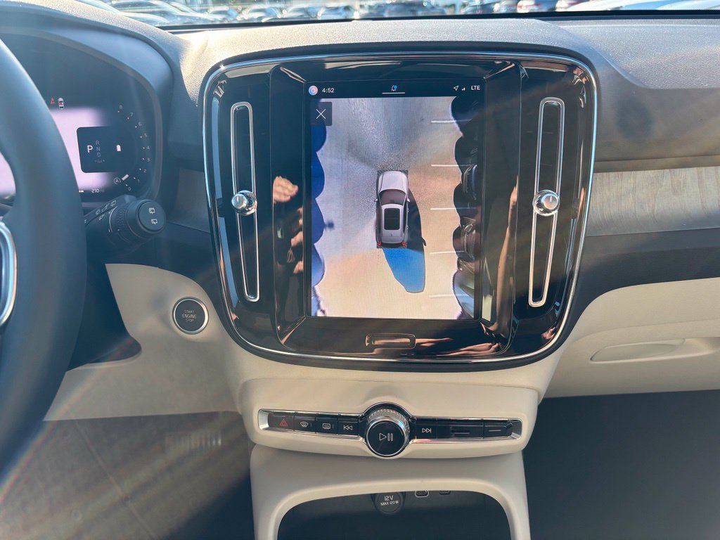 Certified 2024 Volvo XC40 B5 Plus w/ Climate Package AWD/4WD image 18