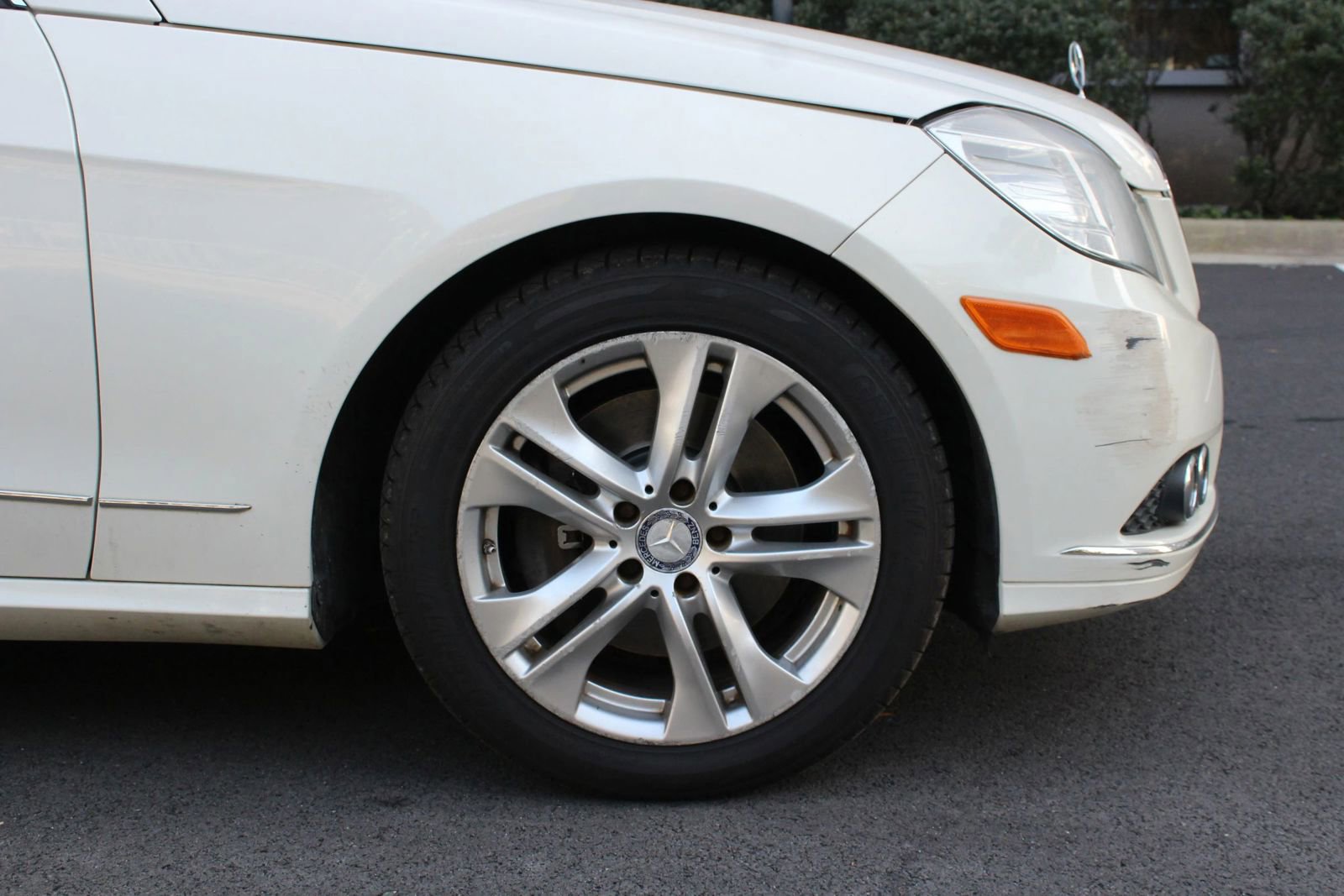 Used 2011 Mercedes-Benz E 350 4MATIC Sedan image 9