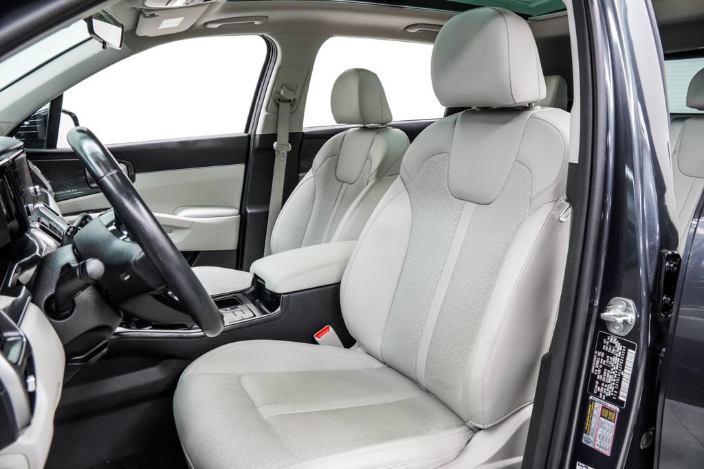 Used 2023 Kia Sorento S w/ Panoramic Sunroof Package FWD image 16