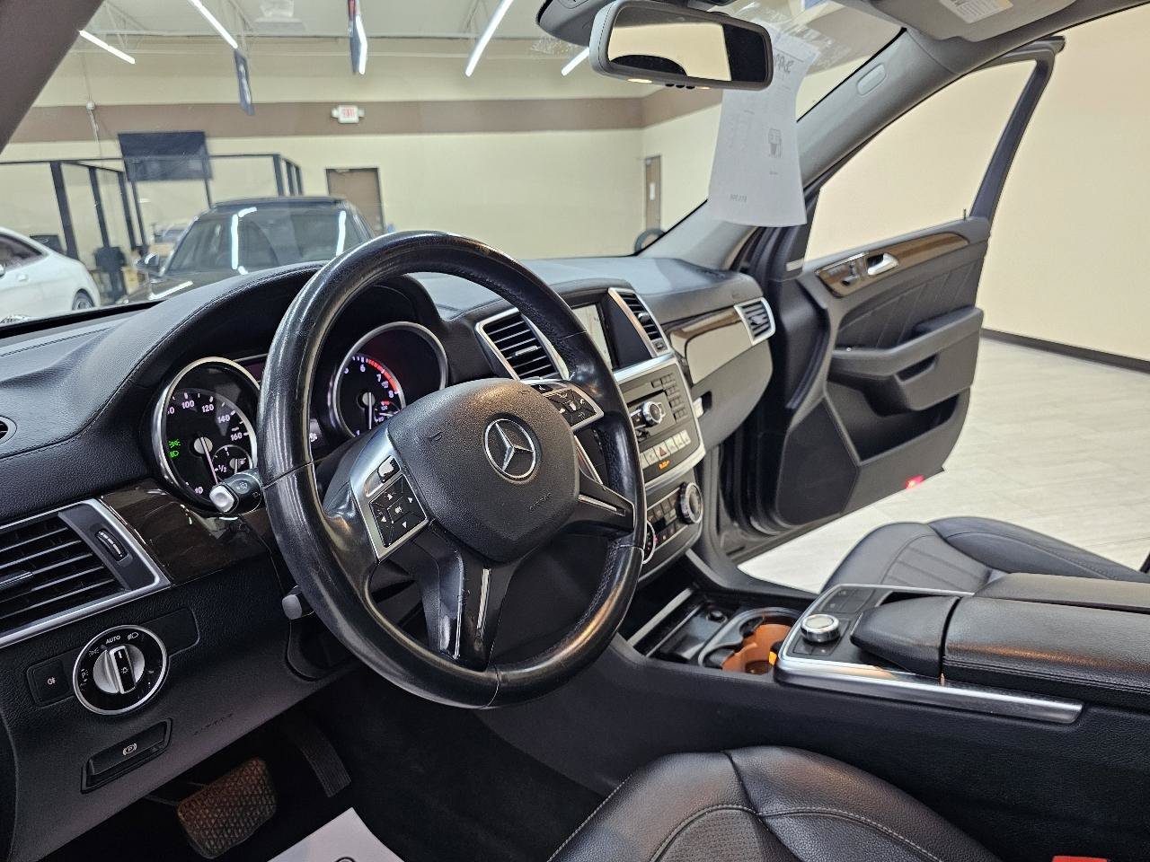 Used 2015 Mercedes-Benz GL 450 4MATIC w/ Appearance Package image 21