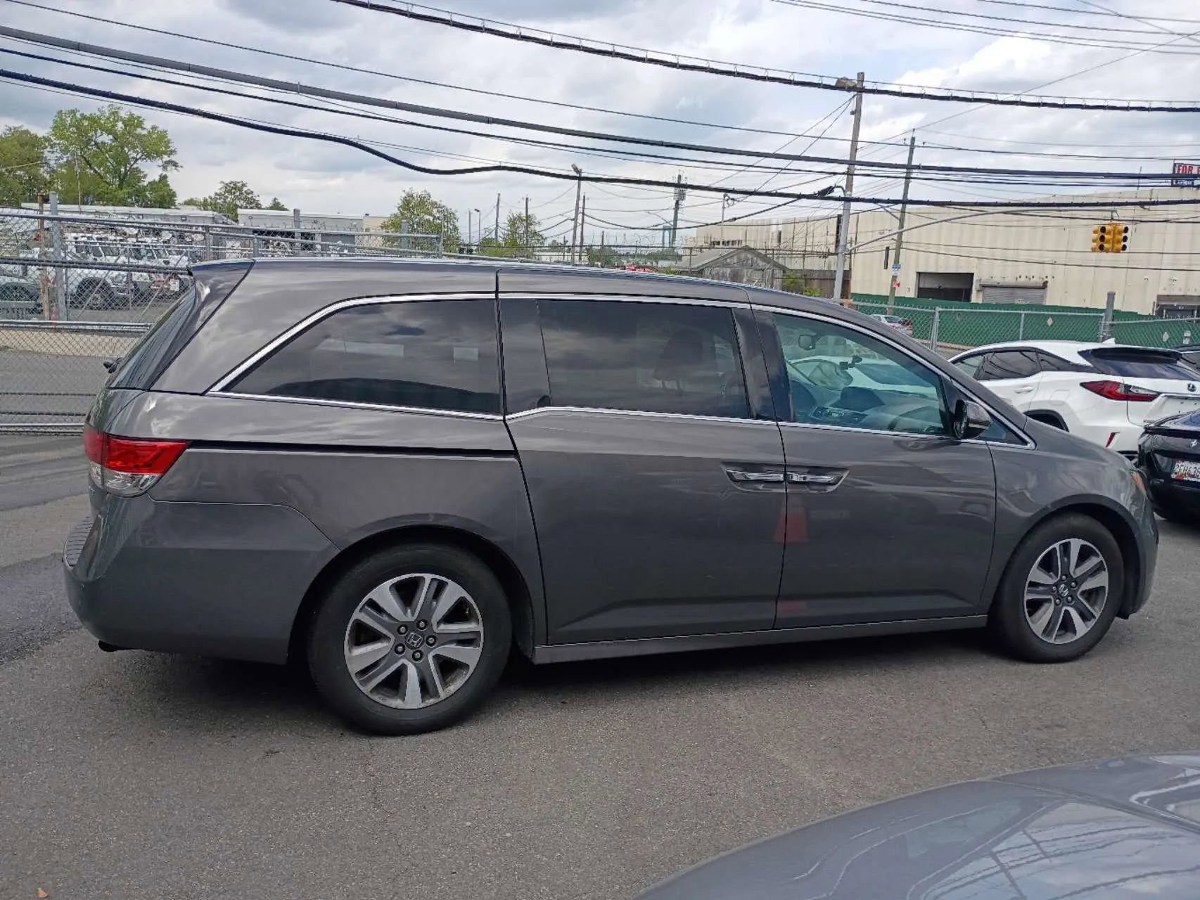 Used 2015 Honda Odyssey Touring Elite image 6