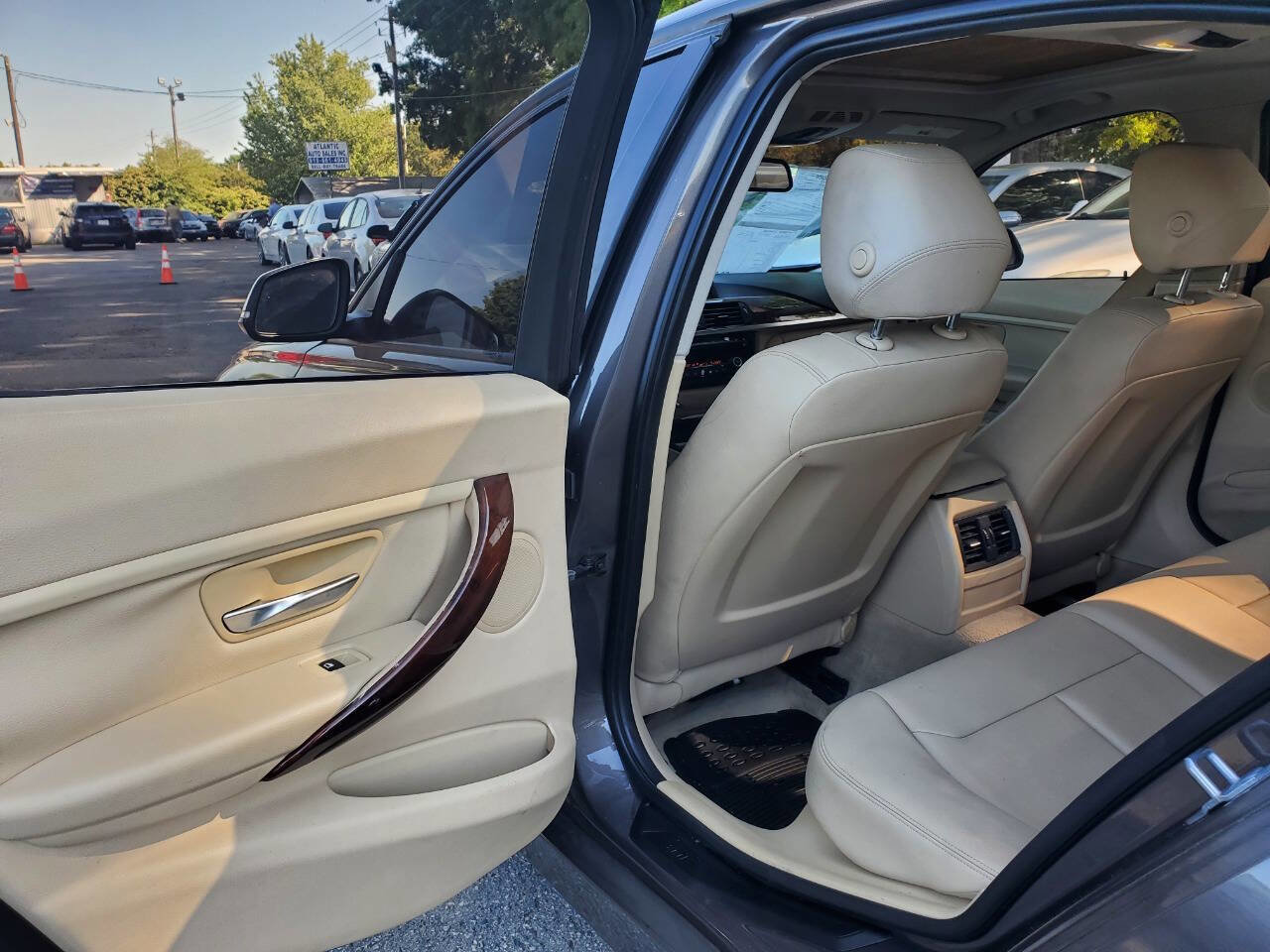 Used 2014 BMW 320i Sedan RWD image 12