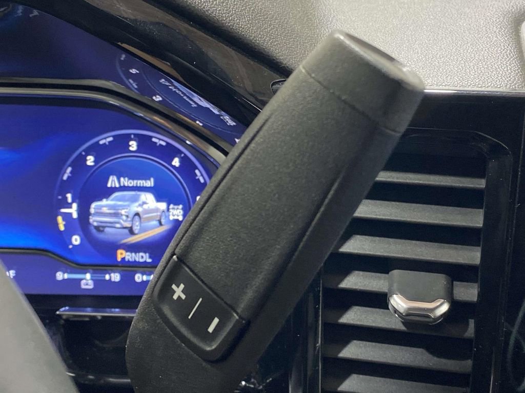 Used 2024 Chevrolet Silverado 1500 LT image 25