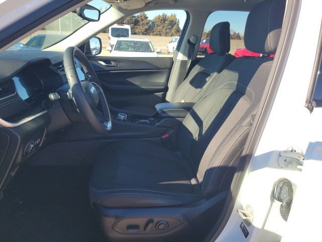 Used 2023 Jeep Grand Cherokee L Laredo image 15