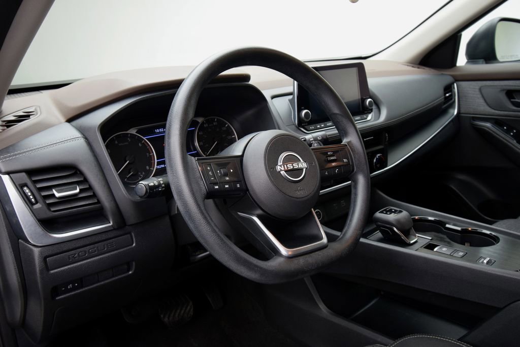 Used 2022 Nissan Rogue S image 16
