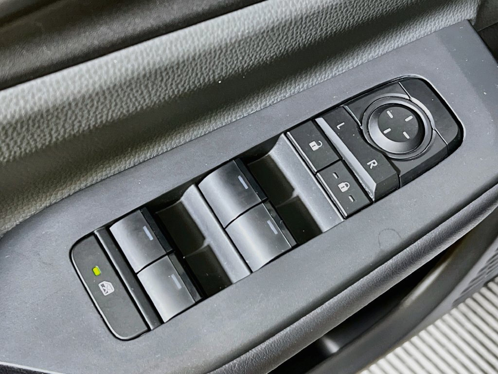 Certified 2025 Toyota Prius LE FWD image 16
