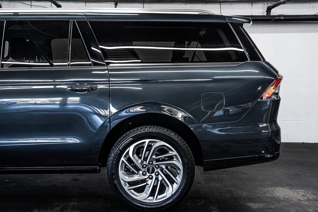 Used 2025 Lincoln Navigator L Reserve AWD/4WD image 13