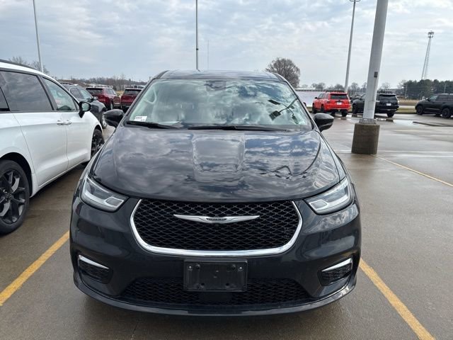 Used 2024 Chrysler Pacifica Touring-L image 40