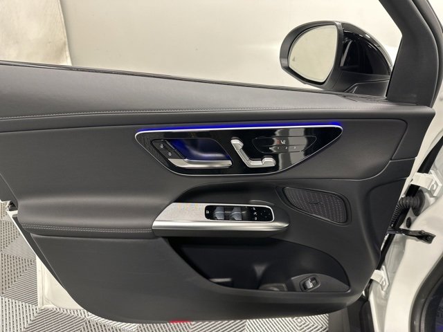 Used 2025 Mercedes-Benz GLC 300 4MATIC image 15