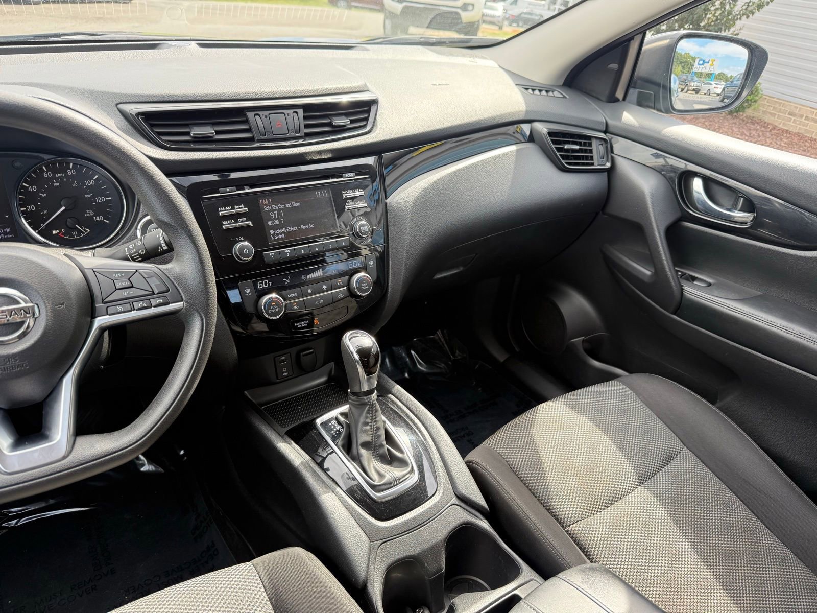 Used 2018 Nissan Rogue Sport SV image 31