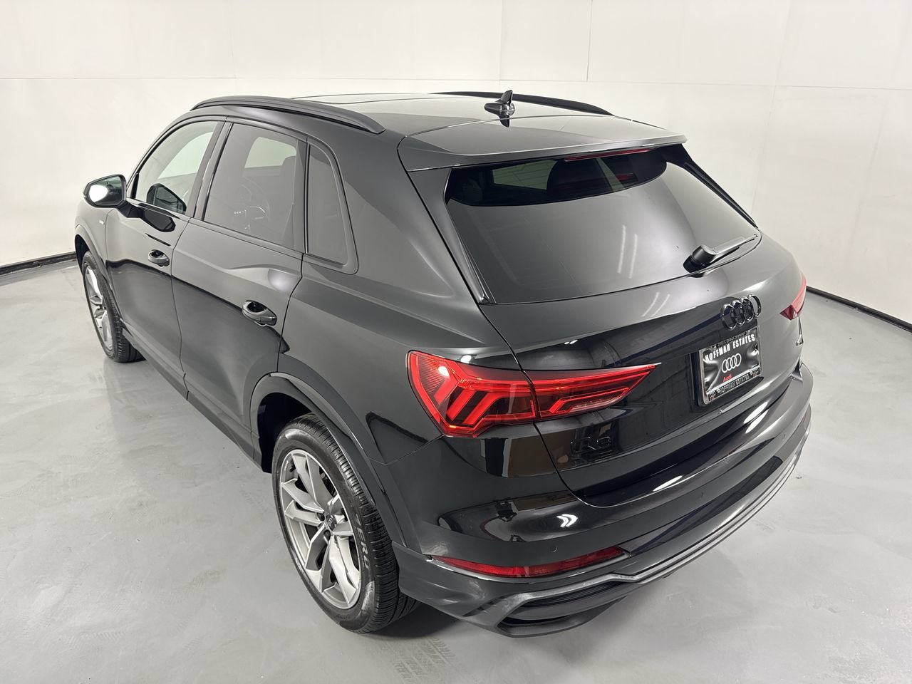 Used 2023 Audi Q3 2.0T Premium Plus w/ Premium Plus Package AWD/4WD image 32