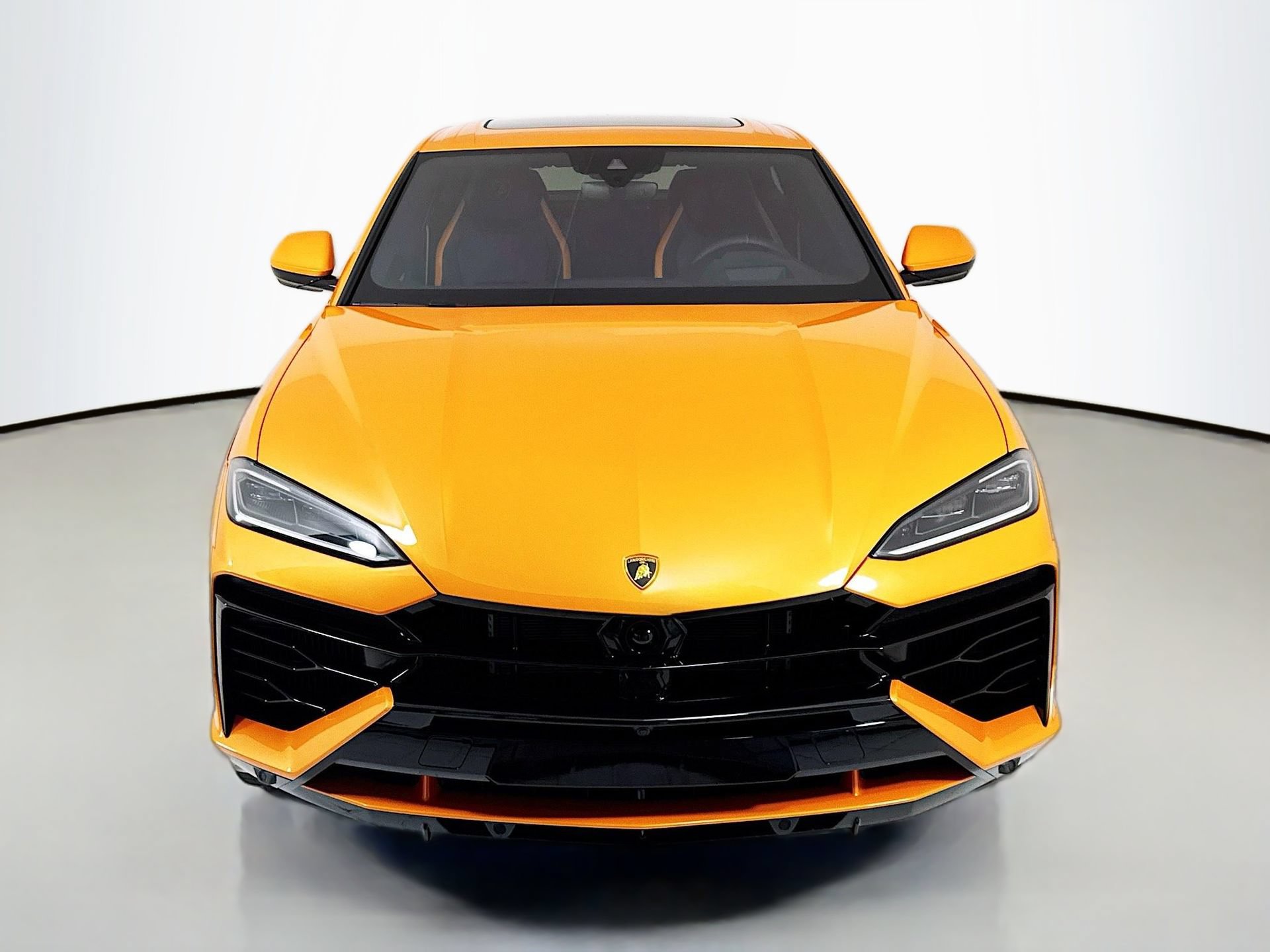 Used 2025 Lamborghini Urus SE AWD/4WD image 2