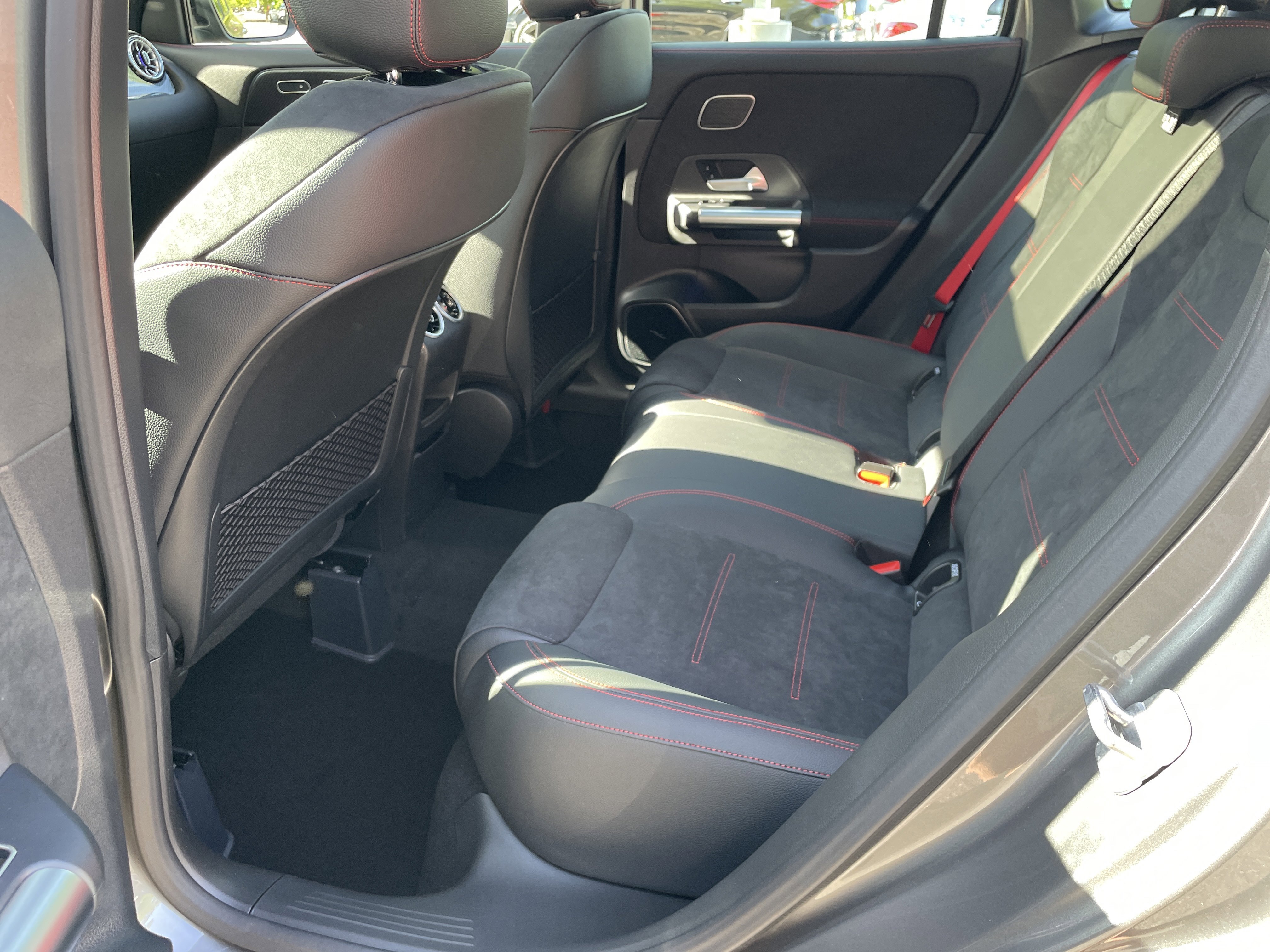 New 2026 Mercedes-Benz GLA 35 AMG 4MATIC image 35